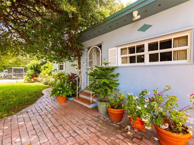 Home for sale at 7110 SW 13th Ter - photo 6154119