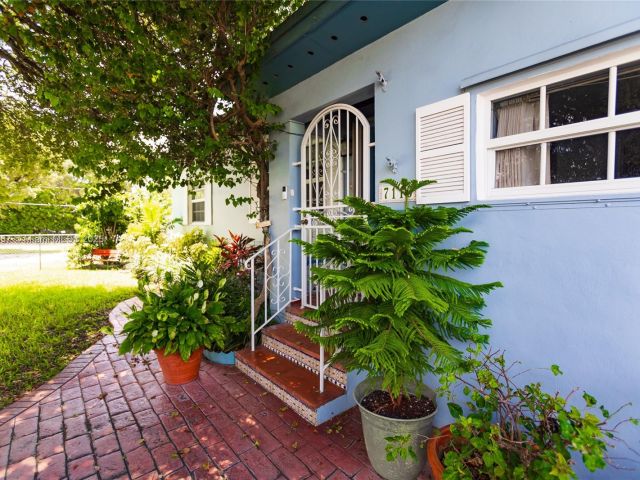 Home for sale at 7110 SW 13th Ter - photo 6154121