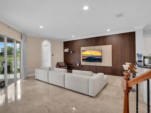 Home for sale at 718 Edgebrook Lane - photo 6166886