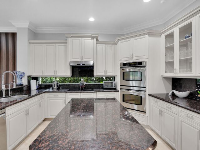 Home for sale at 718 Edgebrook Lane - photo 6166887