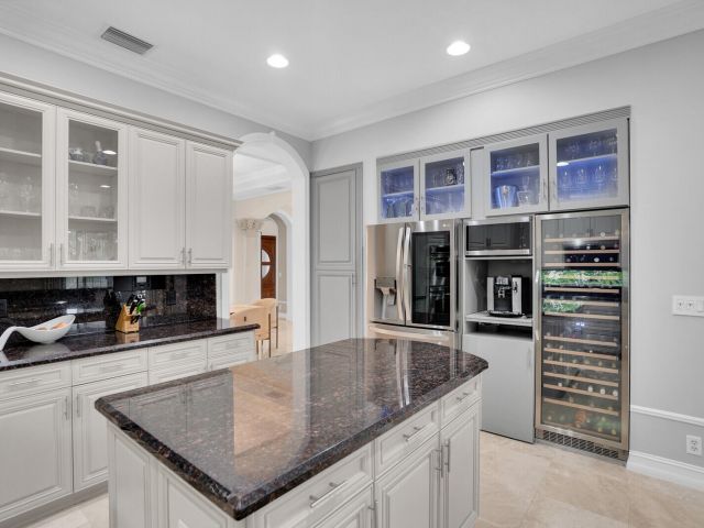 Home for sale at 718 Edgebrook Lane - photo 6166888