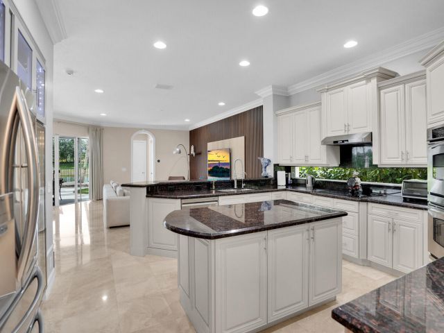 Home for sale at 718 Edgebrook Lane - photo 6166890