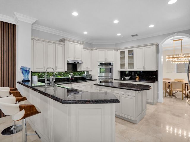 Home for sale at 718 Edgebrook Lane - photo 6166891