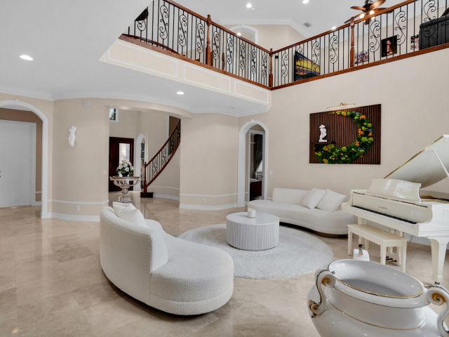 Home for sale at 718 Edgebrook Lane - photo 6166897