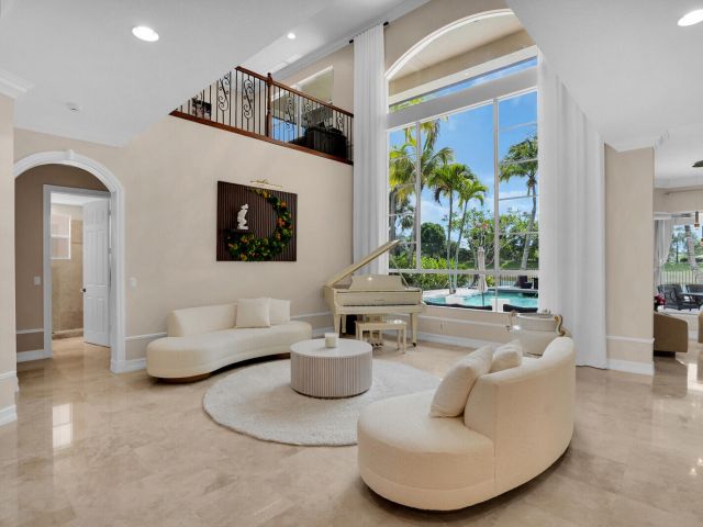 Home for sale at 718 Edgebrook Lane - photo 6166899