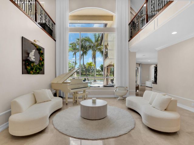 Home for sale at 718 Edgebrook Lane - photo 6166900