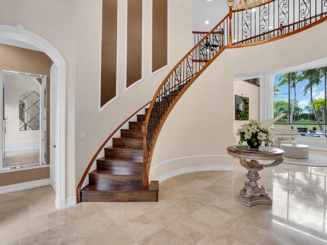 Home for sale at 718 Edgebrook Lane - photo 6166902