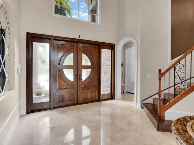 Home for sale at 718 Edgebrook Lane - photo 6166903