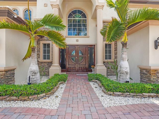 Home for sale at 718 Edgebrook Lane - photo 6166904