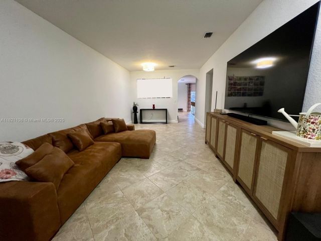 Home for rent at 2214 SE 23rd Ave 2214 - photo 6167425