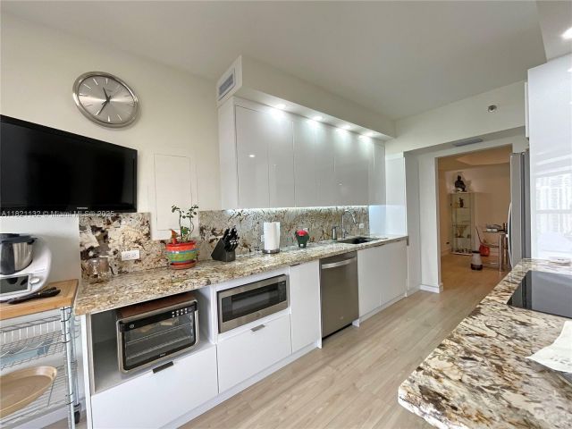 Apartment for sale  Unit #1903 - photo 6159653