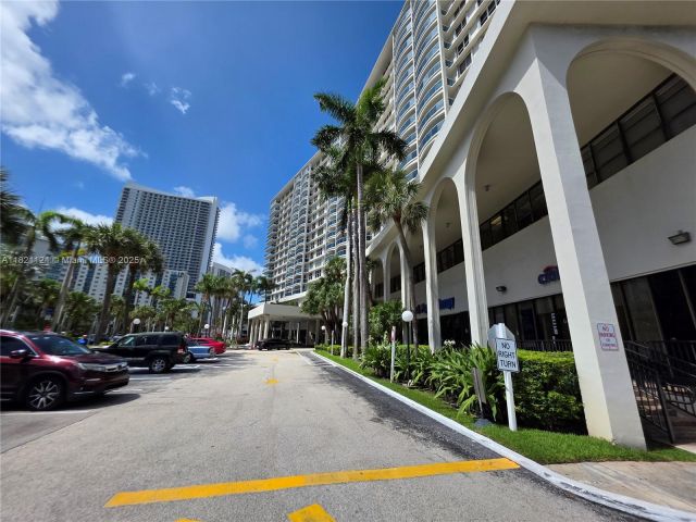 Apartment for sale  Unit #425 - photo 6161174