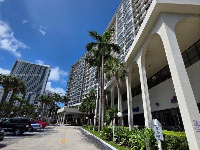 Apartment for sale  Unit #425 - photo 6161175