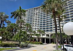 Apartment #425 at The Hallmark of Hollywood