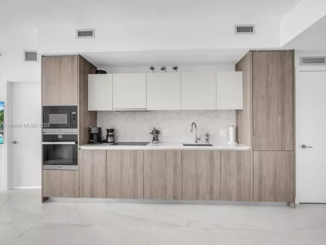 Apartment for sale  Unit #1806 - photo 6154426