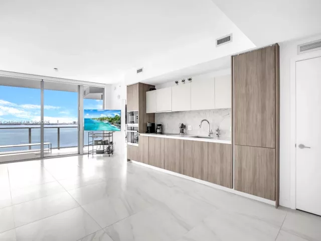 Apartment for sale  Unit #1806 - photo 6154429