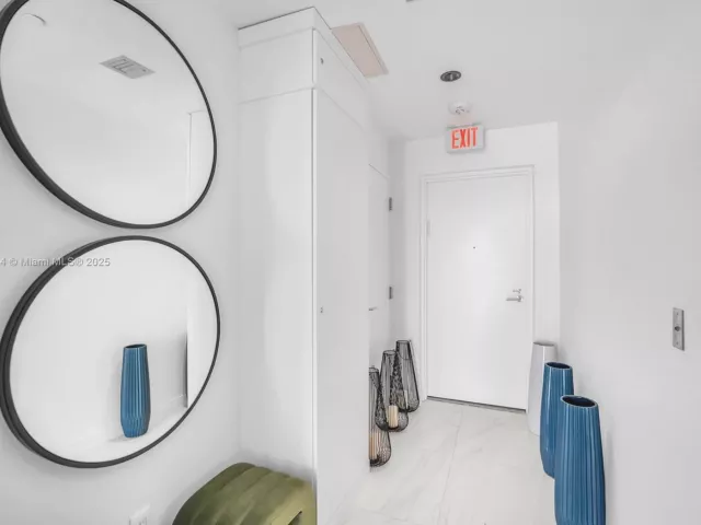 Apartment for sale  Unit #1806 - photo 6154431