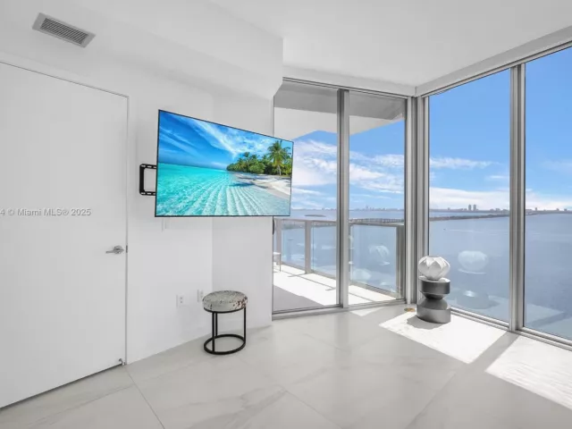 Apartment for sale  Unit #1806 - photo 6154435