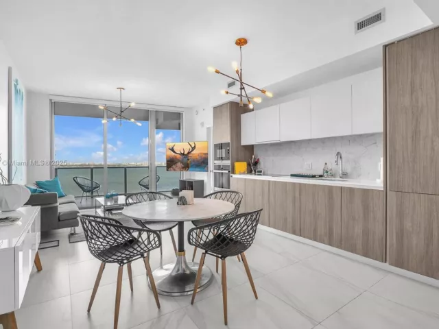 Apartment for sale  Unit #1806 - photo 6154436