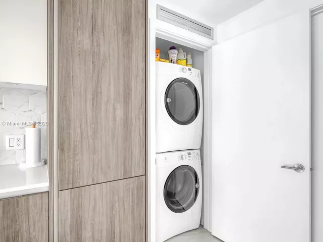 Apartment for sale  Unit #1806 - photo 6154422