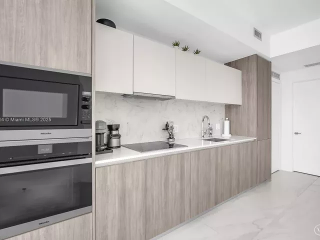 Apartment for sale  Unit #1806 - photo 6154425