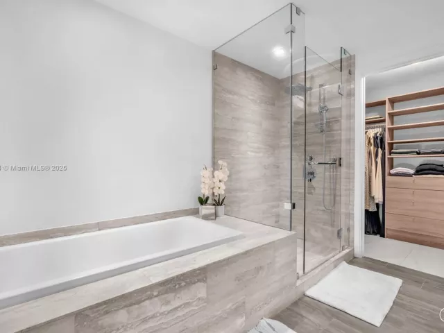 Apartment for sale  Unit #1806 - photo 6154417