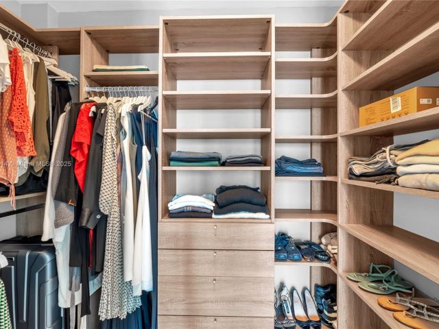 Apartment for sale  Unit #1806 - photo 6154418