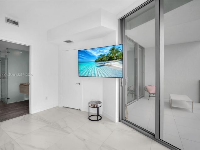 Apartment for sale  Unit #1806 - photo 6154419