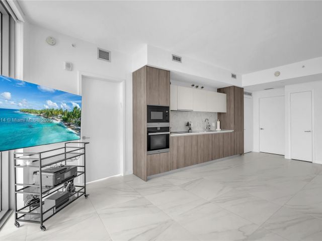 Apartment for sale  Unit #1806 - photo 6154423