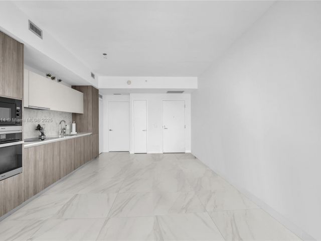 Apartment for sale  Unit #1806 - photo 6154424