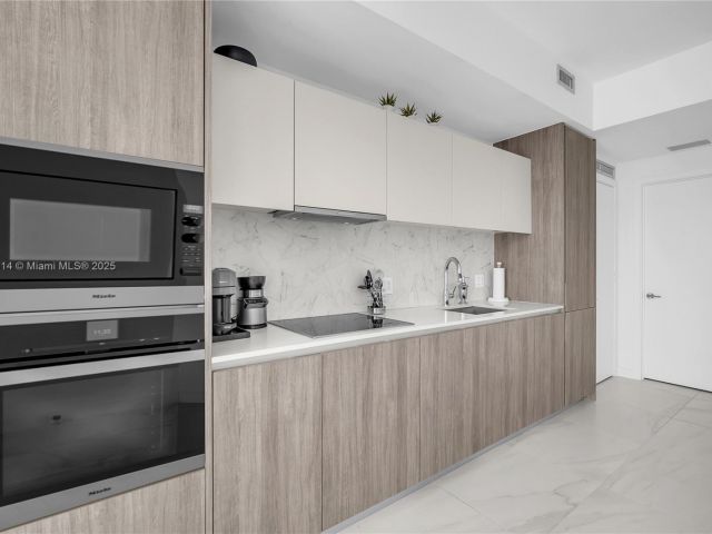 Apartment for sale  Unit #1806 - photo 6154425