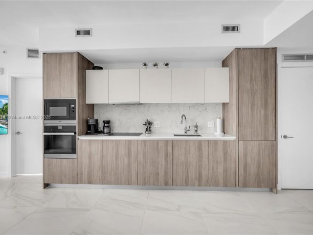 Apartment for sale  Unit #1806 - photo 6154426