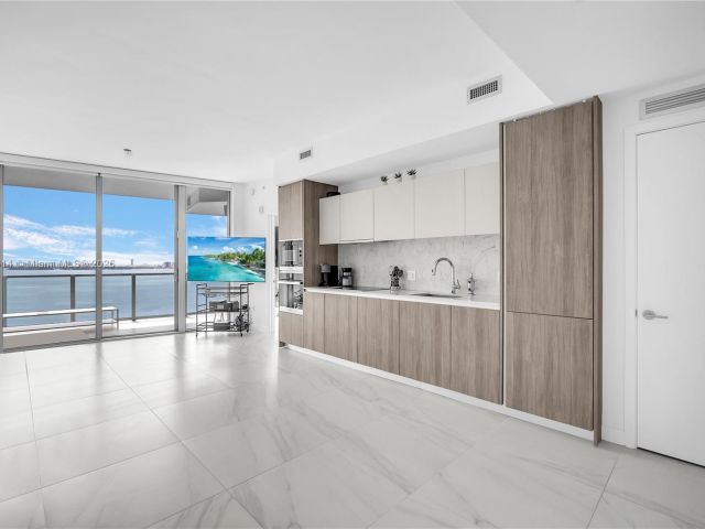 Apartment for sale  Unit #1806 - photo 6154429