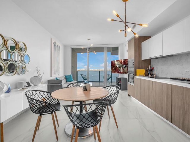 Apartment for sale  Unit #1806 - photo 6154430