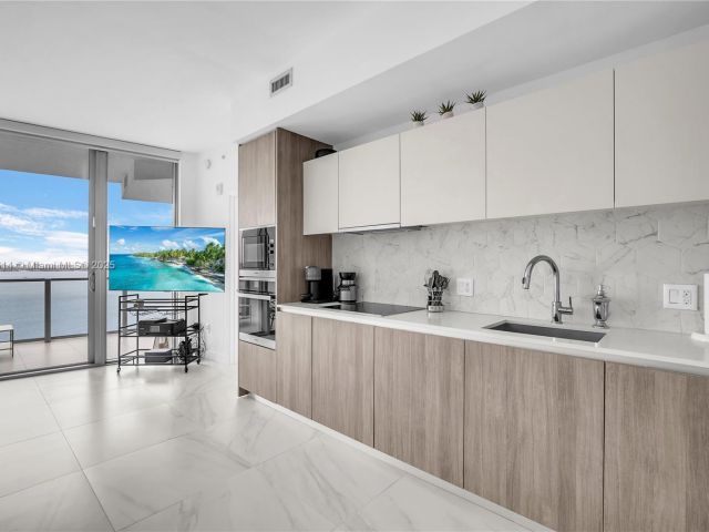 Apartment for sale  Unit #1806 - photo 6154433