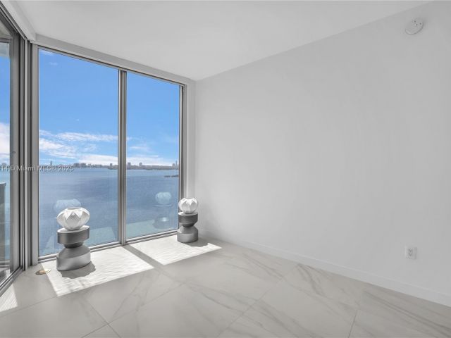 Apartment for sale  Unit #1806 - photo 6154434