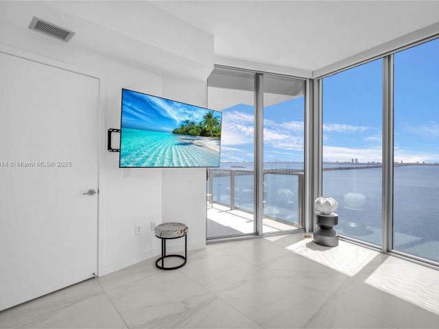 Apartment for sale  Unit #1806 - photo 6154435