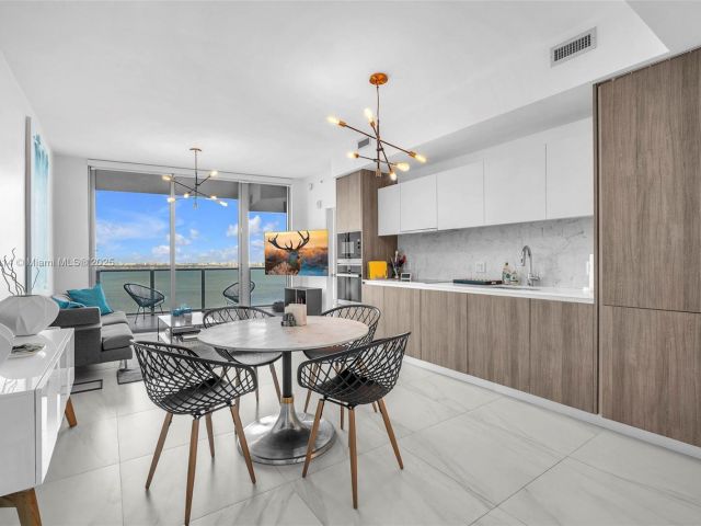 Apartment for sale  Unit #1806 - photo 6154436