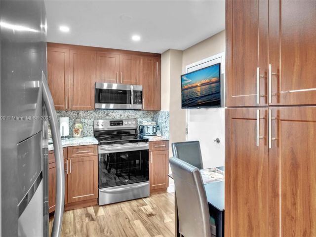 1-bedroom condo for sale in Hallandale Beach - 1865 S Ocean Dr 5J - MondialRealty