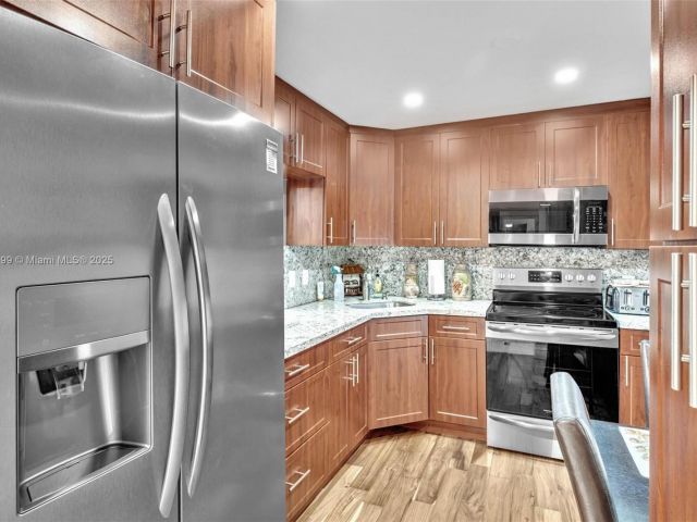 1-bedroom condo for sale in Hallandale Beach - 1865 S Ocean Dr 5J - MondialRealty