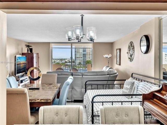 1-bedroom condo for sale in Hallandale Beach - 1865 S Ocean Dr 5J - MondialRealty