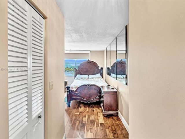 1-bedroom condo for sale in Hallandale Beach - 1865 S Ocean Dr 5J - MondialRealty