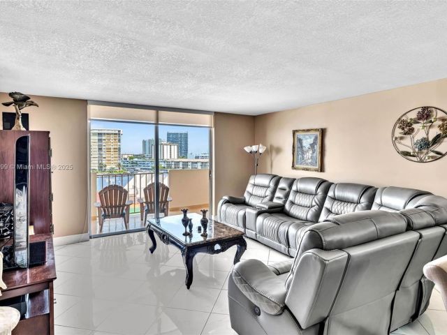 1-bedroom condo for sale in Hallandale Beach - 1865 S Ocean Dr 5J - MondialRealty