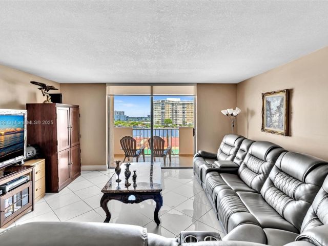 1-bedroom condo for sale in Hallandale Beach - 1865 S Ocean Dr 5J - MondialRealty