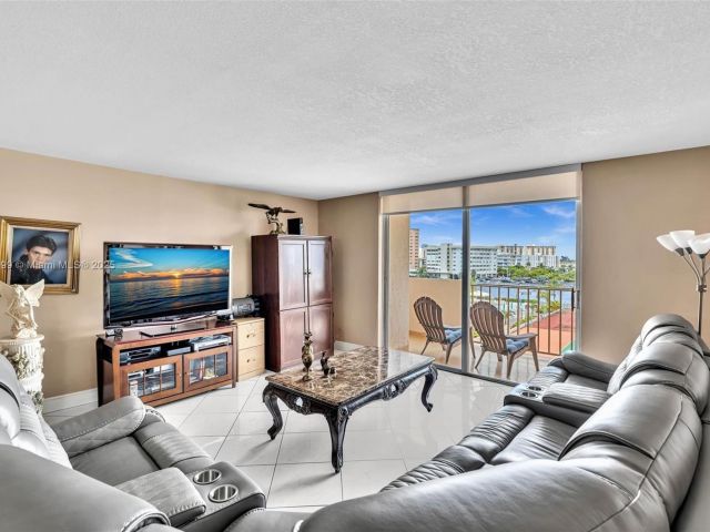1-bedroom condo for sale in Hallandale Beach - 1865 S Ocean Dr 5J - MondialRealty