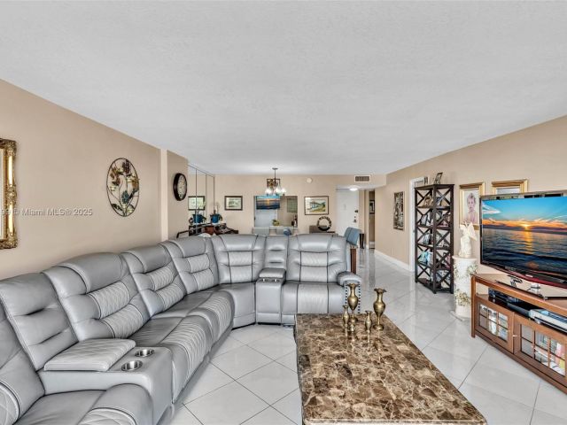 1-bedroom condo for sale in Hallandale Beach - 1865 S Ocean Dr 5J - MondialRealty