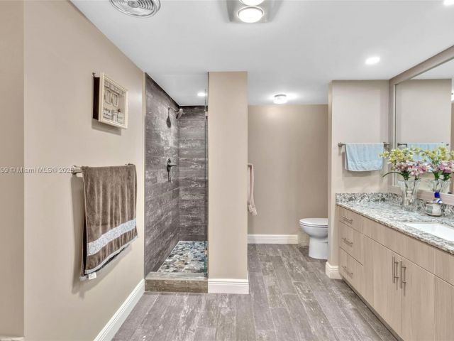 1-bedroom condo for sale in Hallandale Beach - 1865 S Ocean Dr 5J - MondialRealty