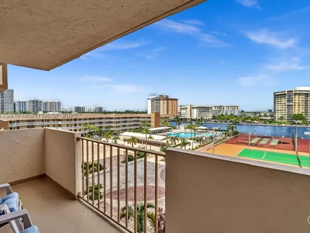 1-bedroom condo for sale in Hallandale Beach - 1865 S Ocean Dr 5J - MondialRealty