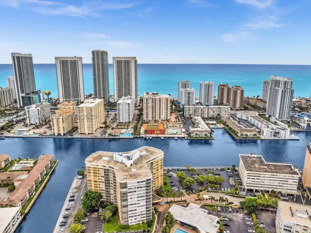 1-bedroom condo for sale in Hallandale Beach - 1865 S Ocean Dr 5J - MondialRealty
