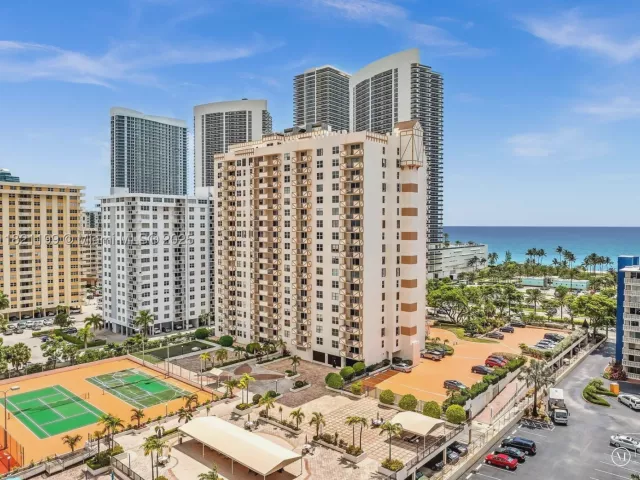 1-bedroom condo for sale in Hallandale Beach - 1865 S Ocean Dr 5J - MondialRealty